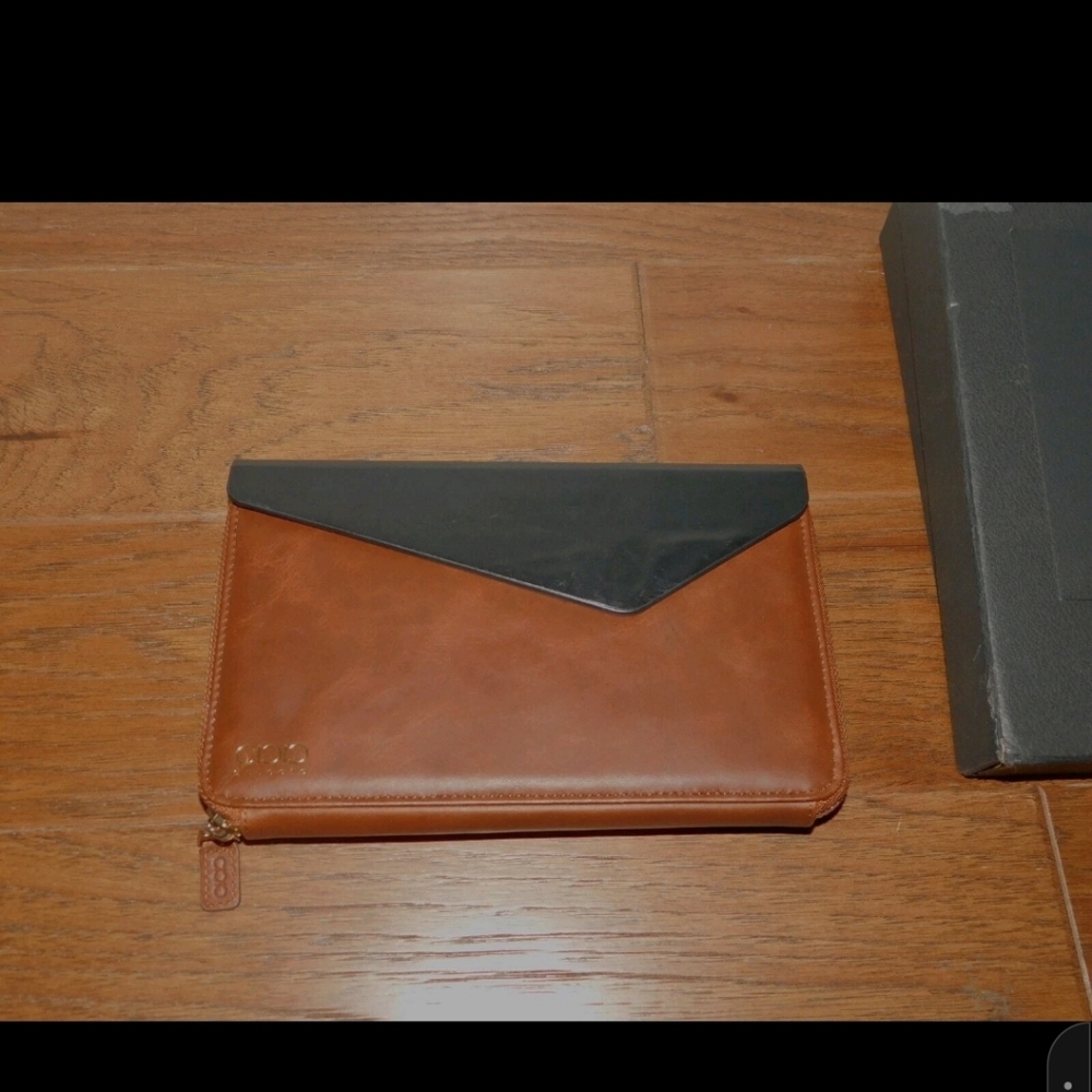 Dulccio Leather Zipped Tablet Folio Case Holder - Picture 5 of 8